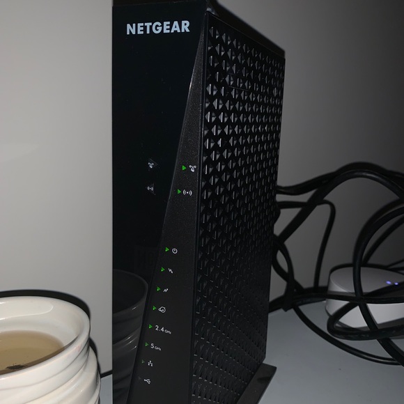 Netgear Modem & Router also known as a Gateway! - Picture 4 of 4